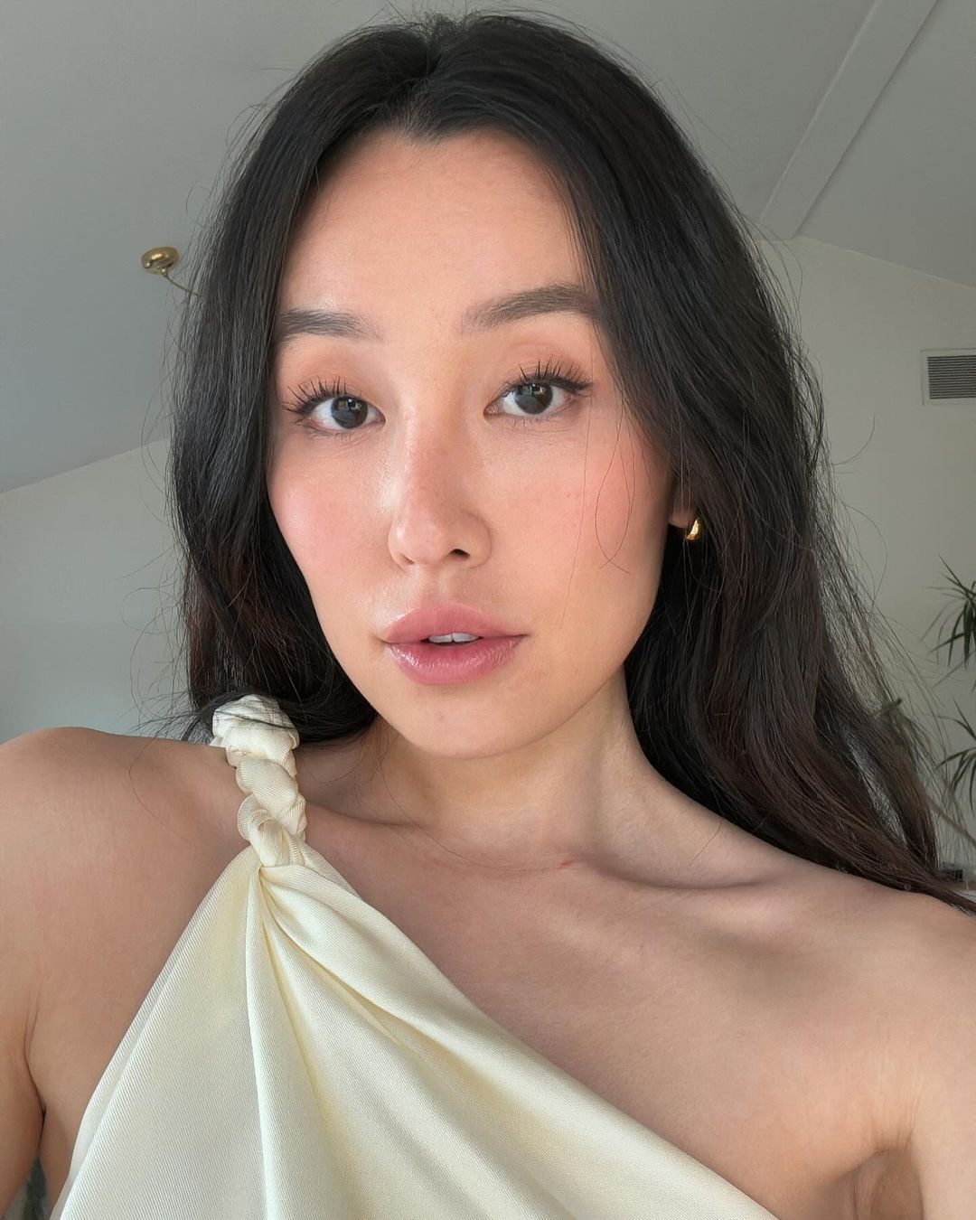 Olivia Sui - Free pics, galleries & more at Babepedia