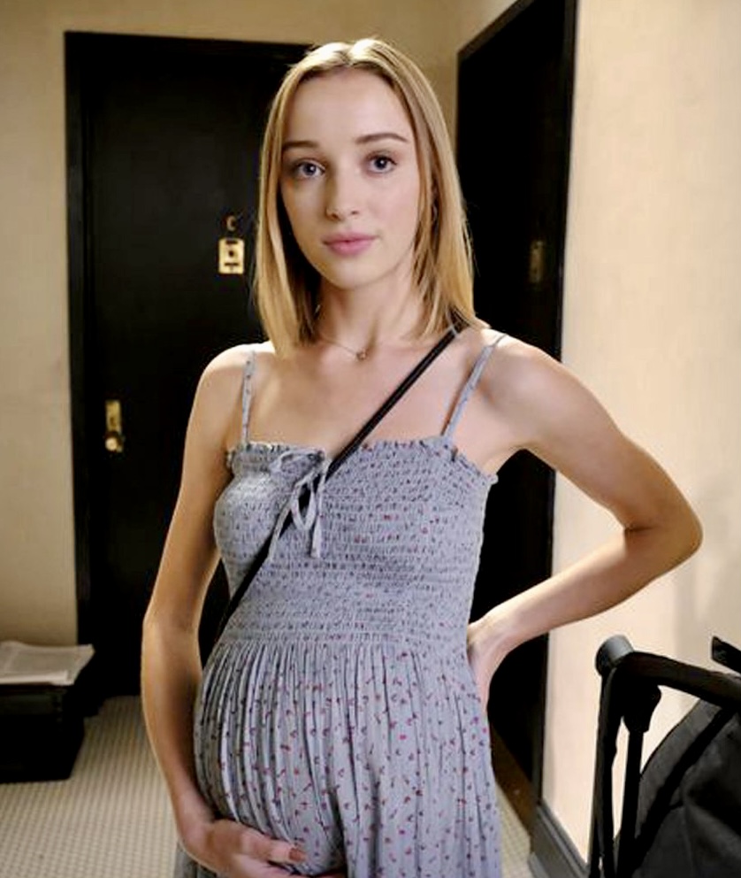 Phoebe Dynevor - Free pics, galleries & more at Babepedia