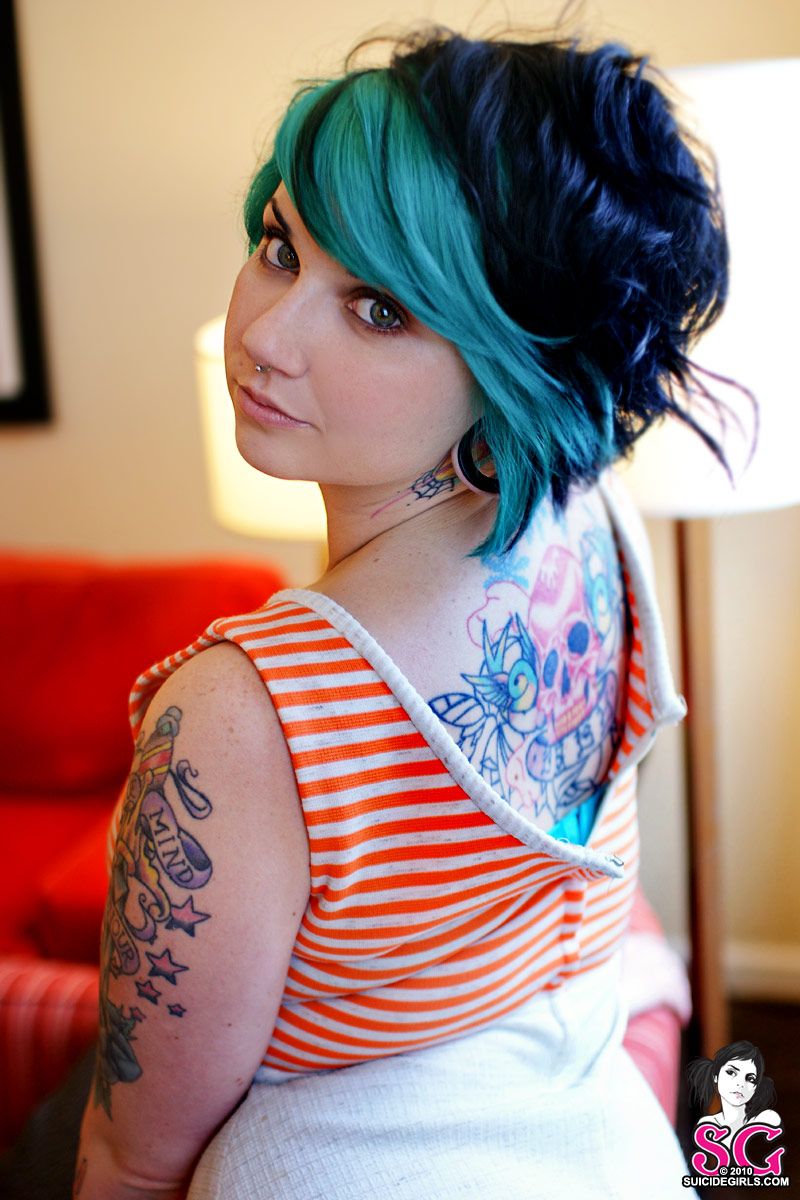 Quinne Suicide - Free pics, galleries & more at Babepedia