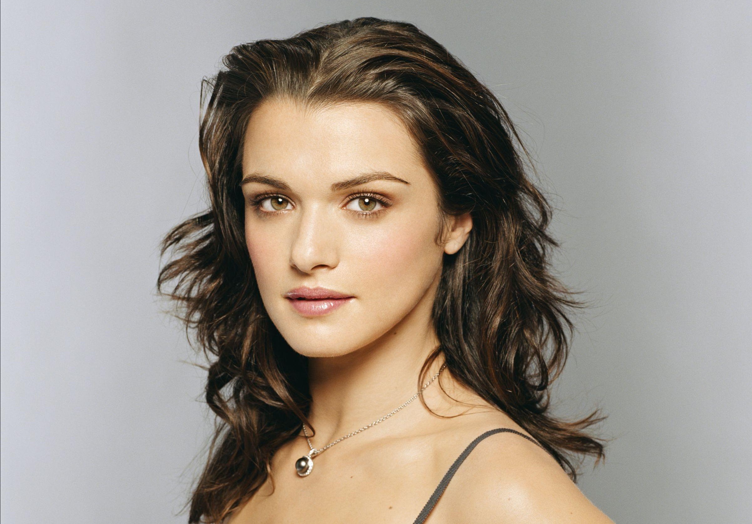 Rachel Weisz - Free pics, galleries & more at Babepedia