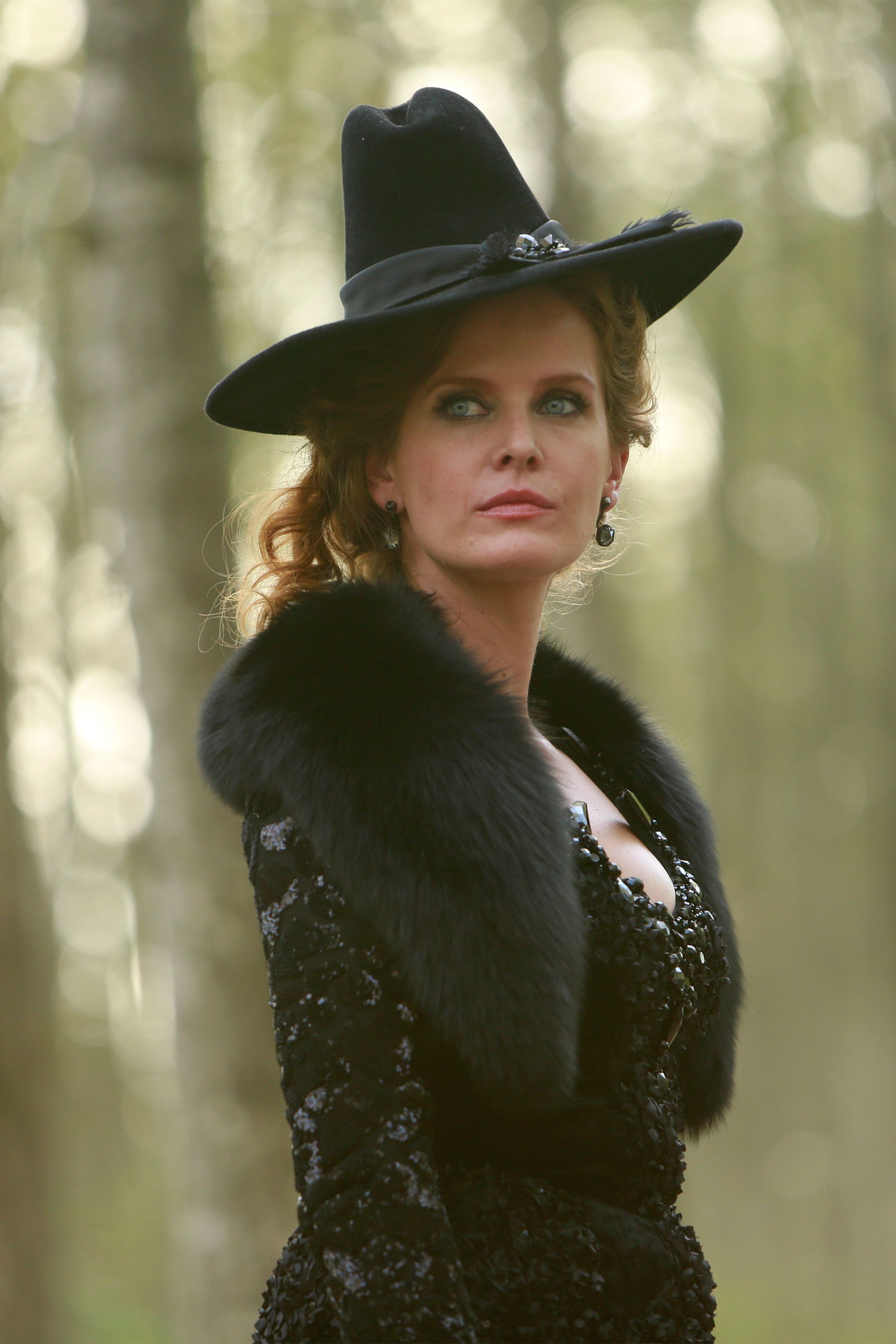 Rebecca Mader - Free pics, galleries & more at Babepedia