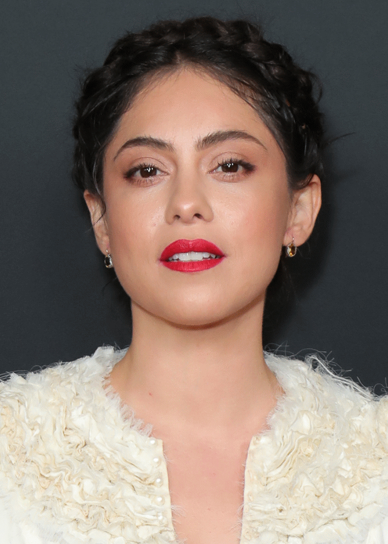 Rosa Salazar - Free pics, galleries & more at Babepedia