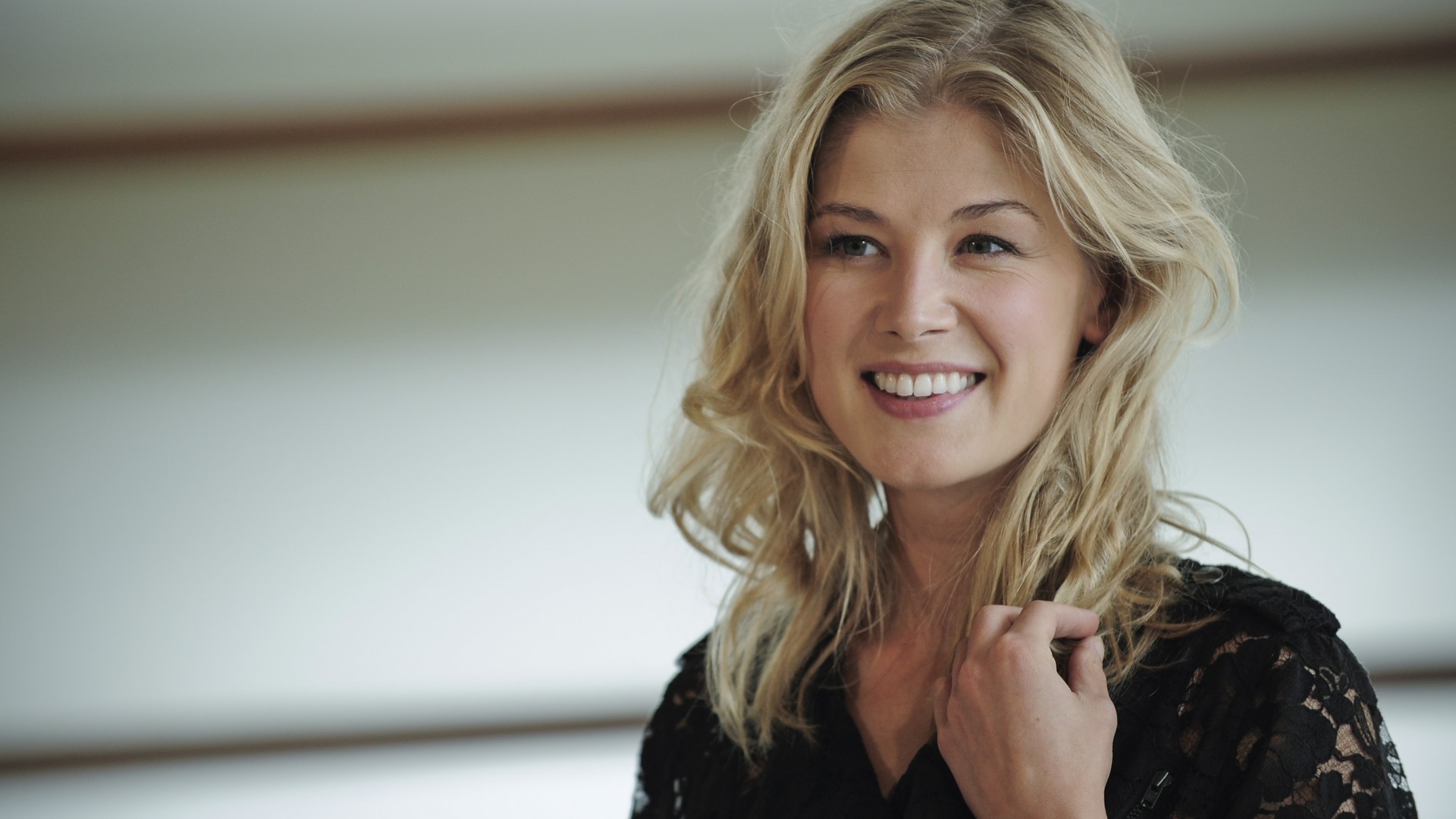 Rosamund Pike Free pics, videos & biography