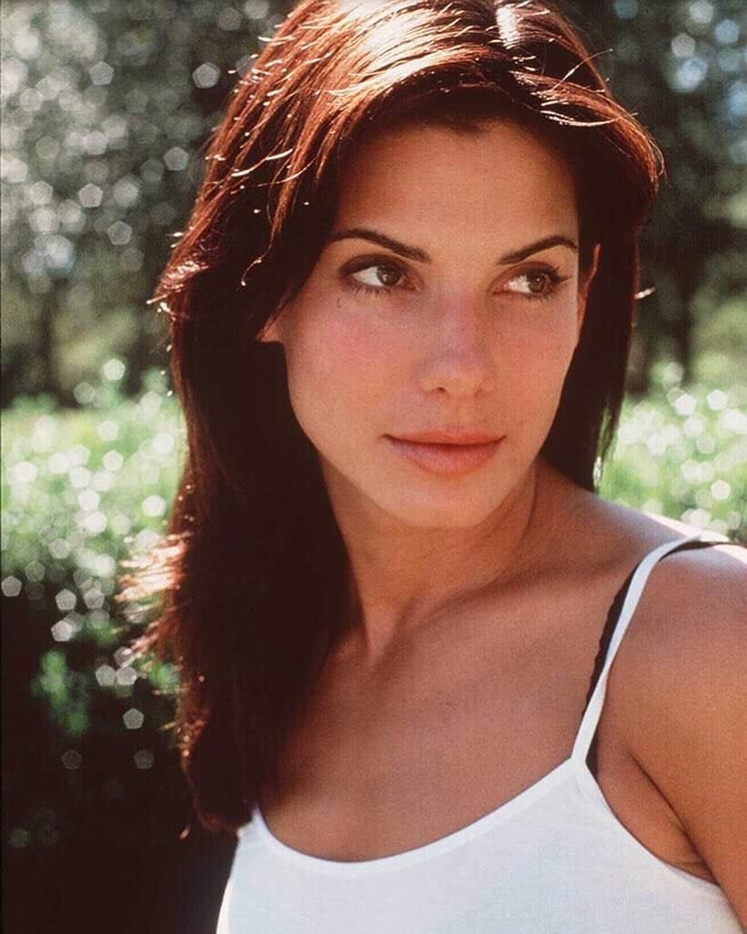 Sandra Bullock - Free pics, galleries & more at Babepedia