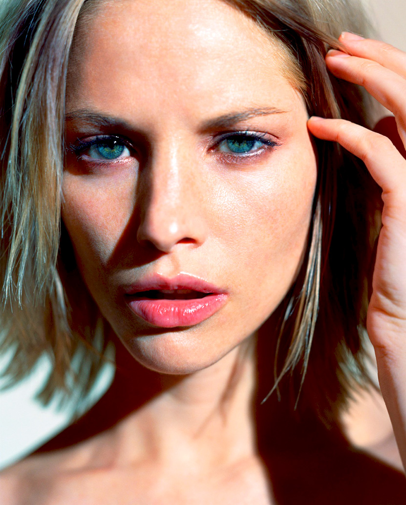 Sienna Guillory - Free pics, galleries & more at Babepedia