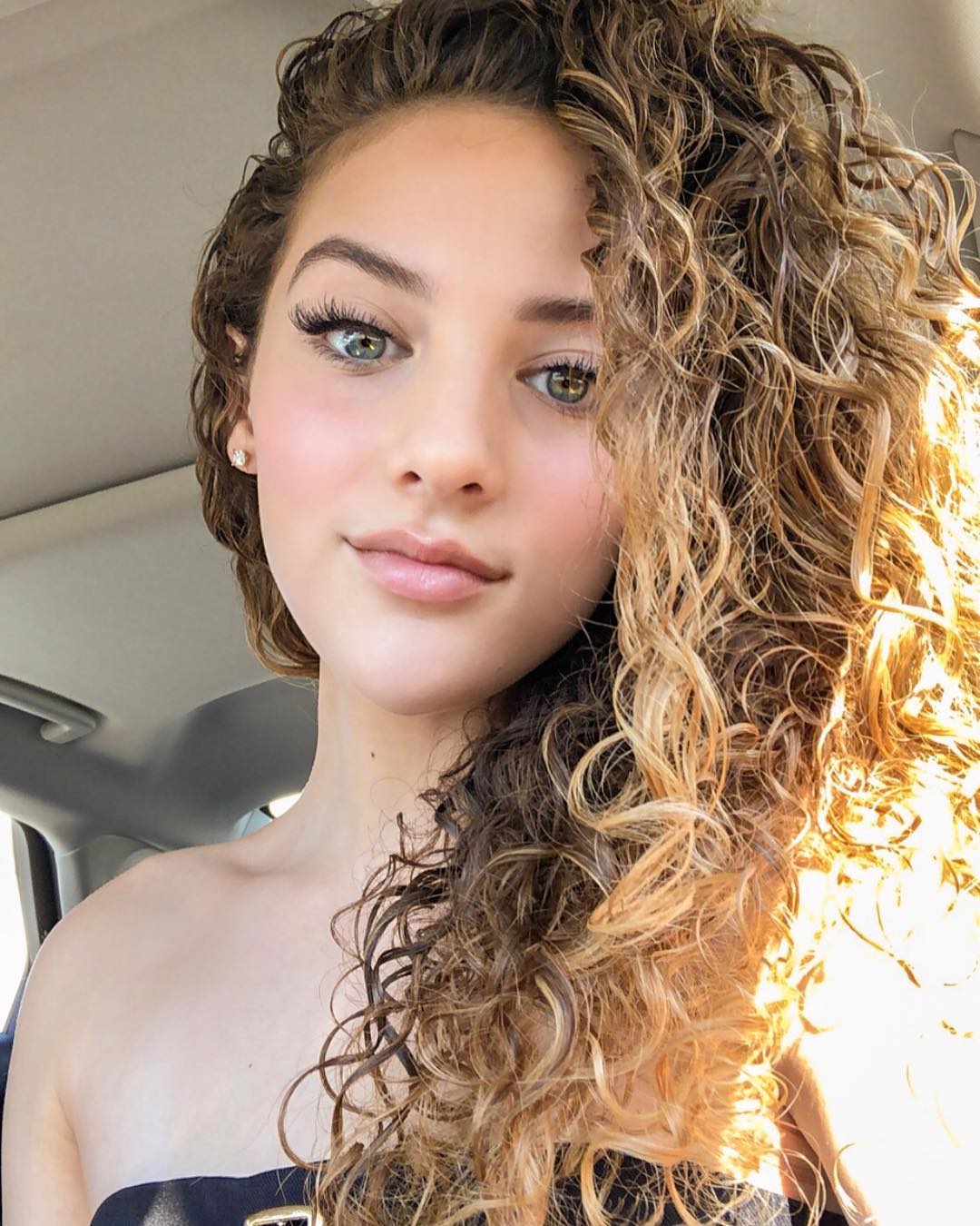 Sofie Dossi - Free pics, galleries & more at Babepedia