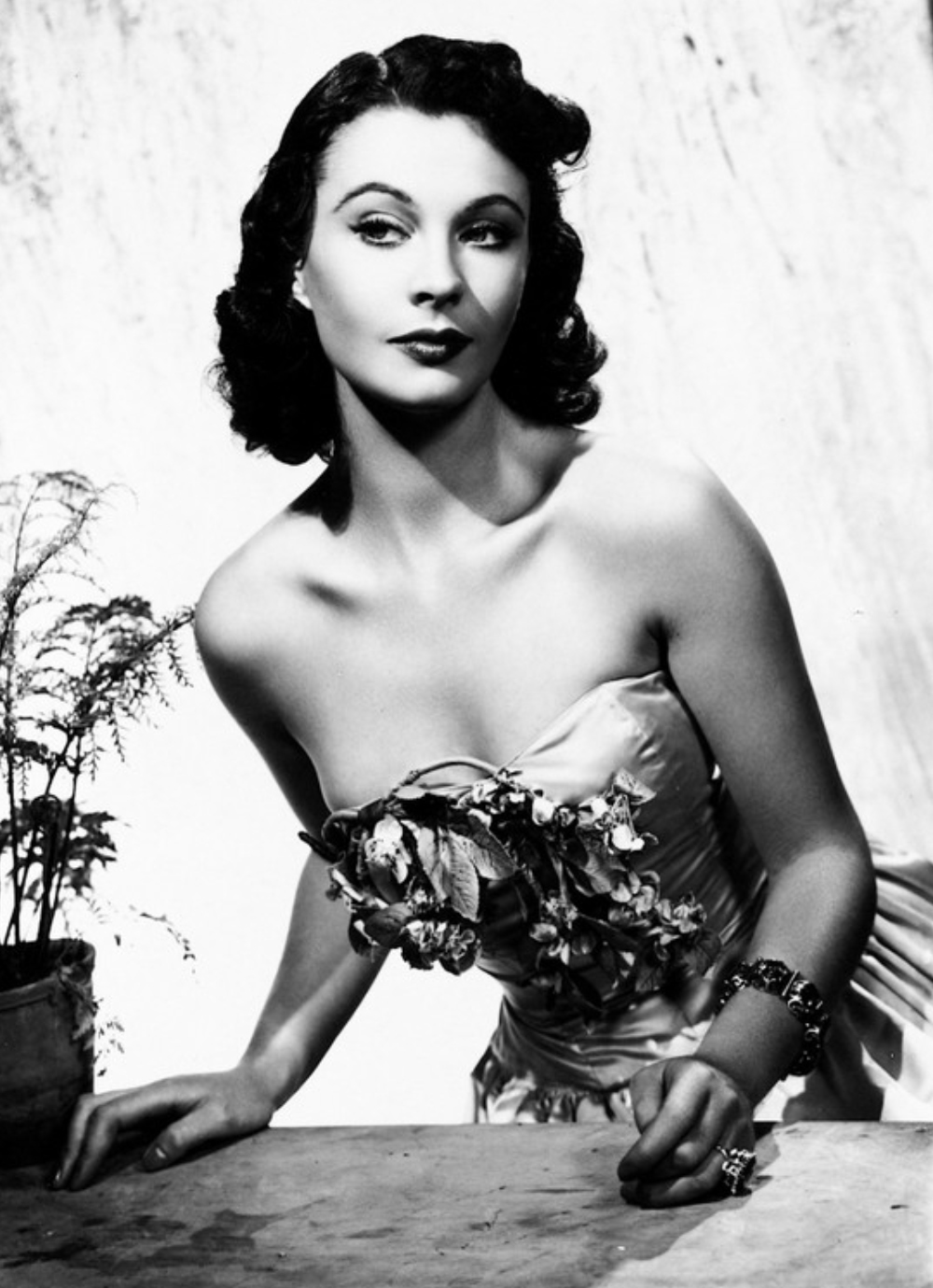 Vivien Leigh - Free pics, galleries & more at Babepedia