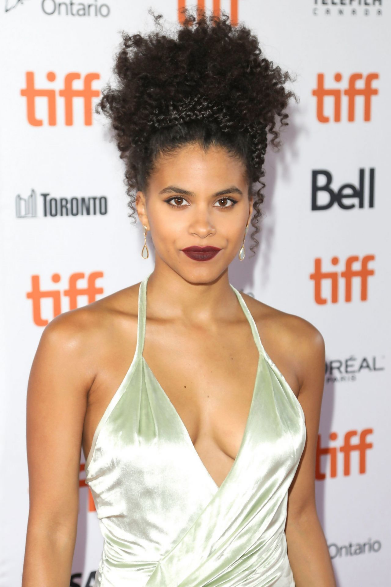 Zazie Beetz - Free pics, galleries & more at Babepedia